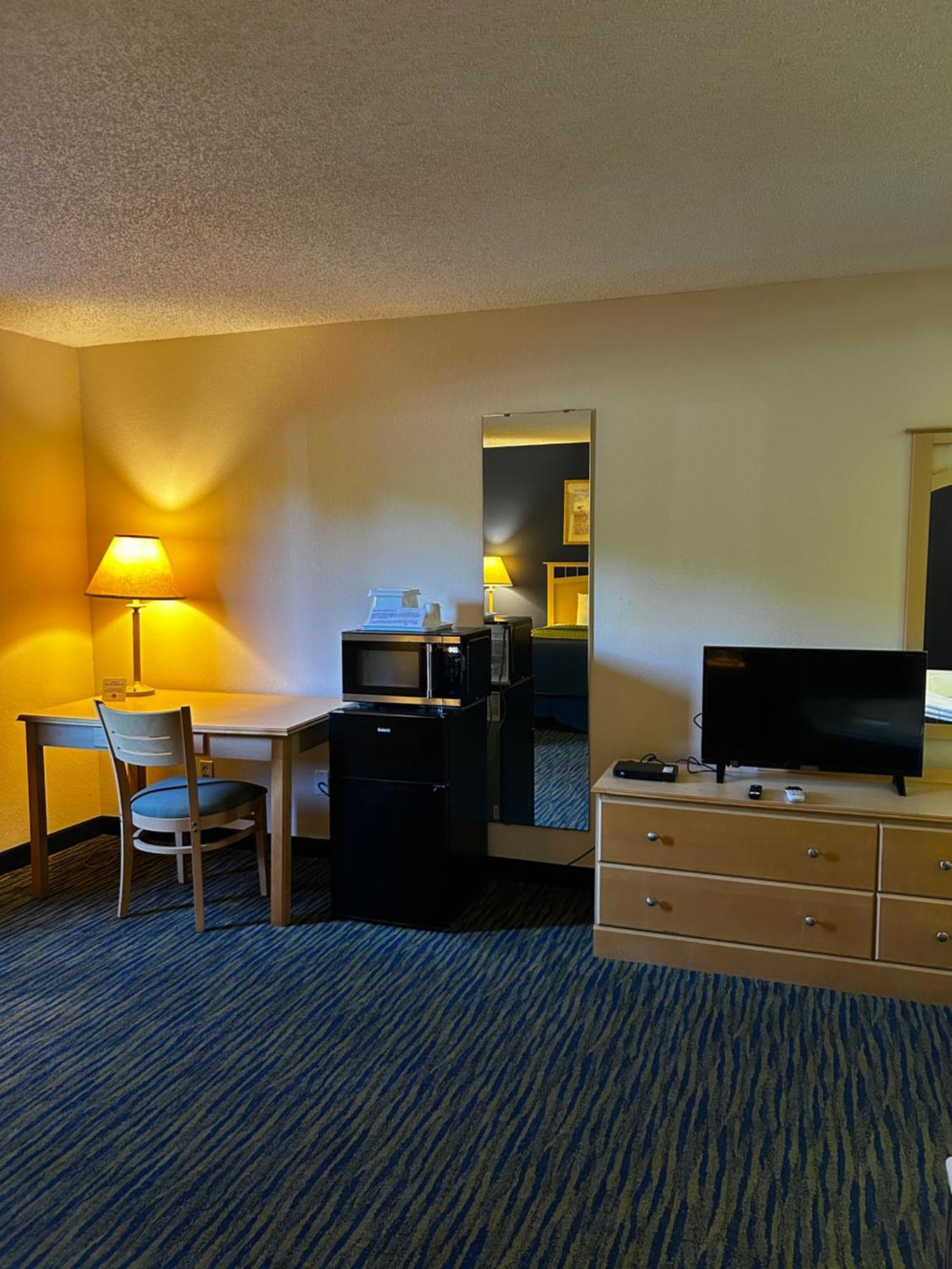 Ameristay Inn & Suites Вейверлі Екстер'єр фото
