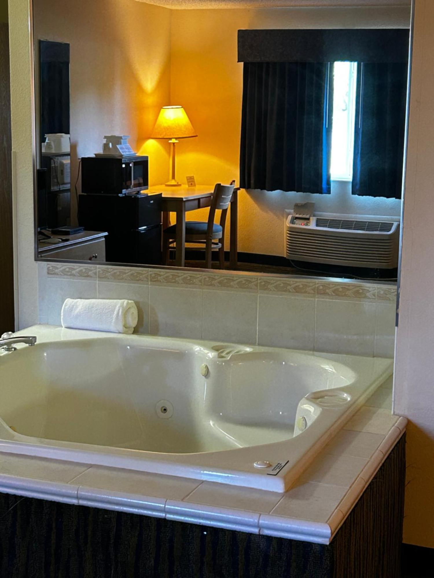 Ameristay Inn & Suites Вейверлі Екстер'єр фото
